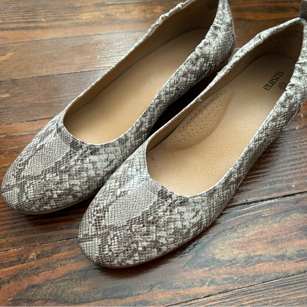 Women’s ballet shoes with square heels.